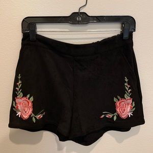 Never worn Skies Are Blue shorts size small